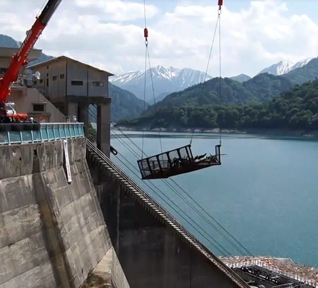 流木の引き上げ