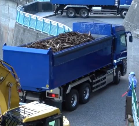 大型トラック運搬による運搬作業
